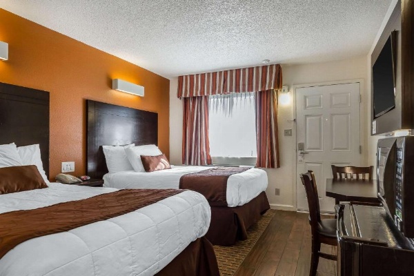 Rodeway Inn Wine Country image 8